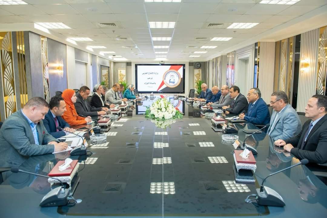 بحث الموقف التنفيذى لمشروعات البنية الأساسية لمنظومة إدارة المخلفات الصلبة 