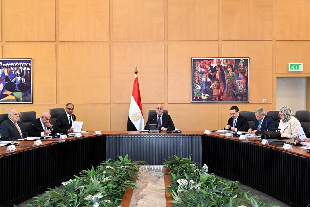 وزير الإسكان : ضرورة الإلتزام بأعلى معايير الجودة فى تنفيذ مشروعات المياه والصرف