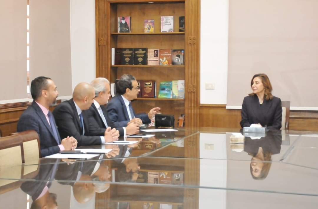 وزيرة الثقافة تلتقى مجلس إدارة اتحاد الناشرين المصريين لبحث سبل التعاون