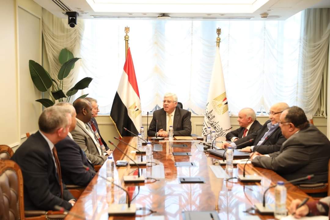 وزير التعليم العالى يبحث تعزيز التعاون مع جامعة وسط لانكشاير البريطانية 