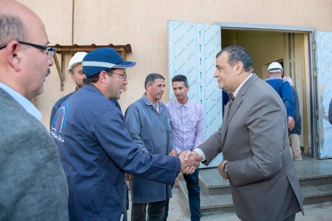 "وزير الإنتاج الحربى" يتفقد "أبو زعبل للكيماويات المتخصصة" و"هليوبوليس للصناعات الكيماوية" 