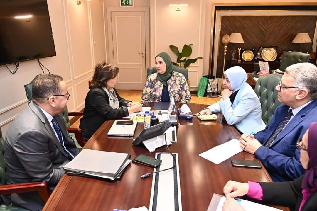 وزيرة التضامن تلتقى الأمين العام للمجلس القومى للطفولة والأمومة