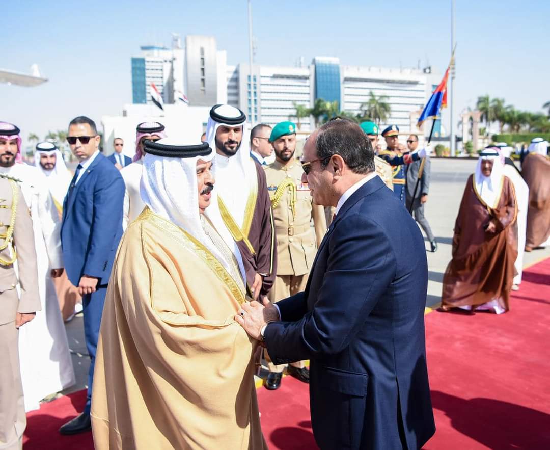 الرئيس يودع ملك البحرين بمطار القاهرة فى ختام زيارته لمصر