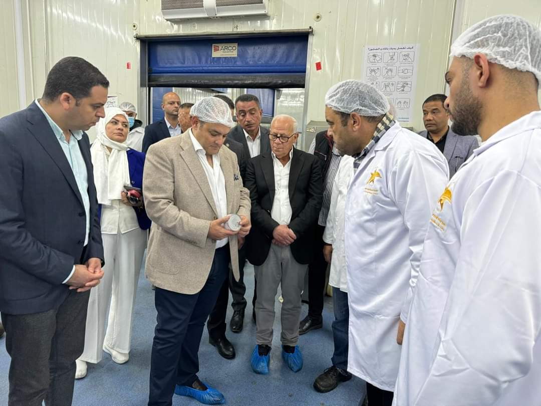 وزير التجارة ومحافظ بورسعيد يتفقدان مصنع بورسعيد ستار لإنتاج الأسماك المدخنة