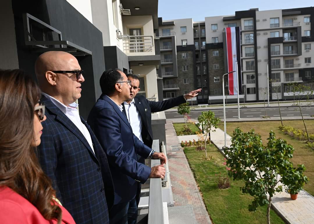 رئيس الوزراء : الدولة حريصة على توفير وحدات سكنية تُلبي جميع احتياجات المواطنين