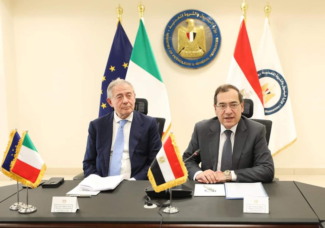 الملا : بحث فرص التعاون بين مصر وإيطاليا فى مجالات البترول والغاز