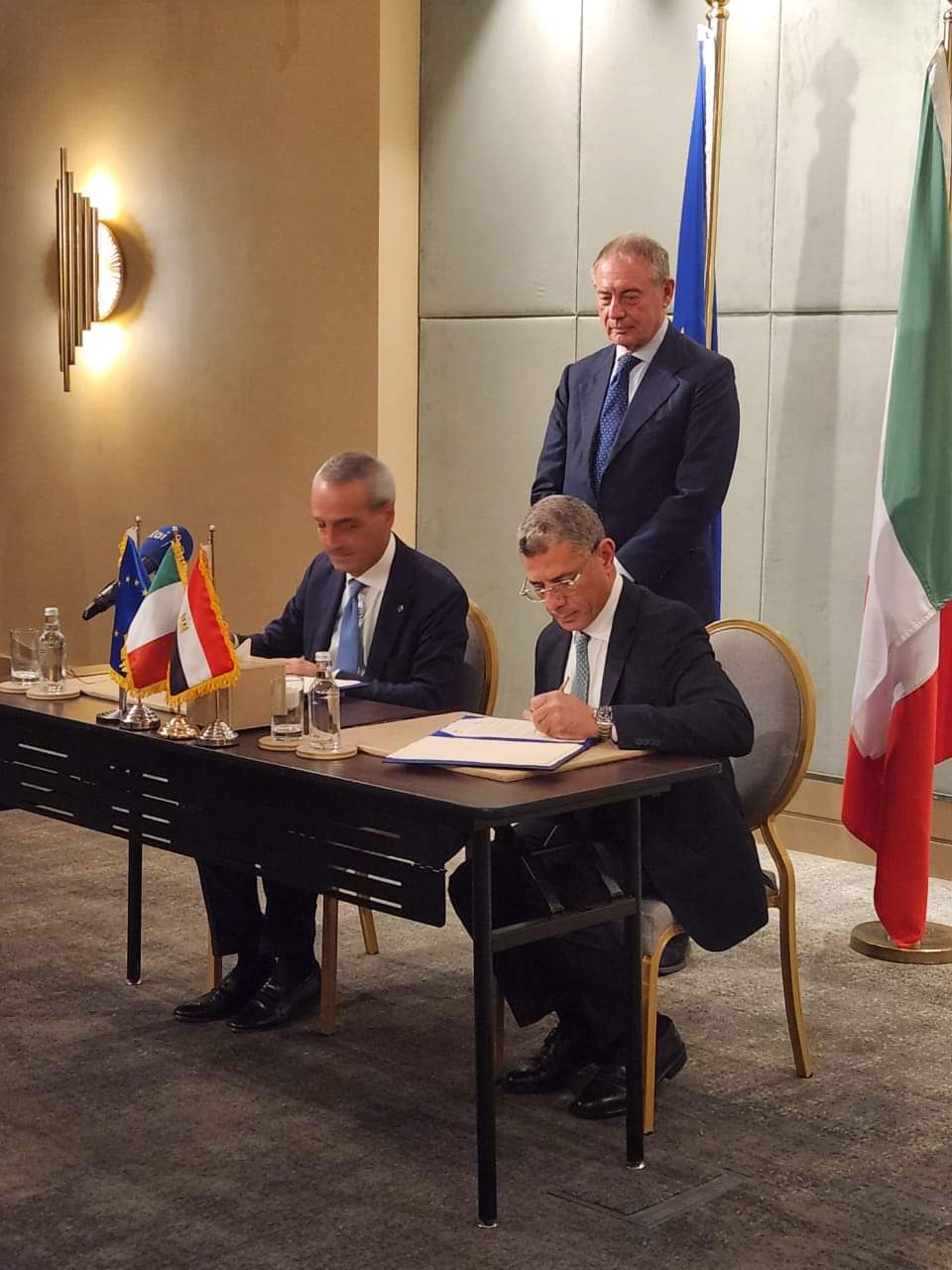 مذكرة تفاهم بين وكالة الفضاء المصرية ونظيرتها الإيطالية لتعزيز التعاون الدولى - الخبر لايف