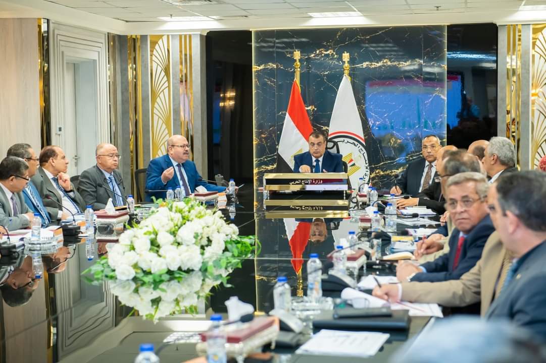 وزير الإنتاج الحربى : التوسع فى حجم الإستثمارات وتعميق التصنيع المحلى ونقل التكنولوجيا الحديثة 
