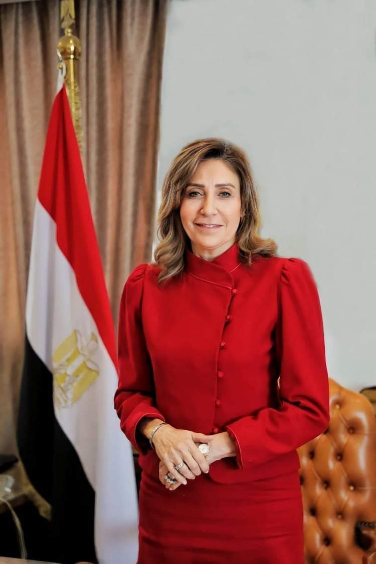 وزيرة الثقافة تعلن برنامج "مصر ضيف شرف" معرض أبوظبى للكتاب 