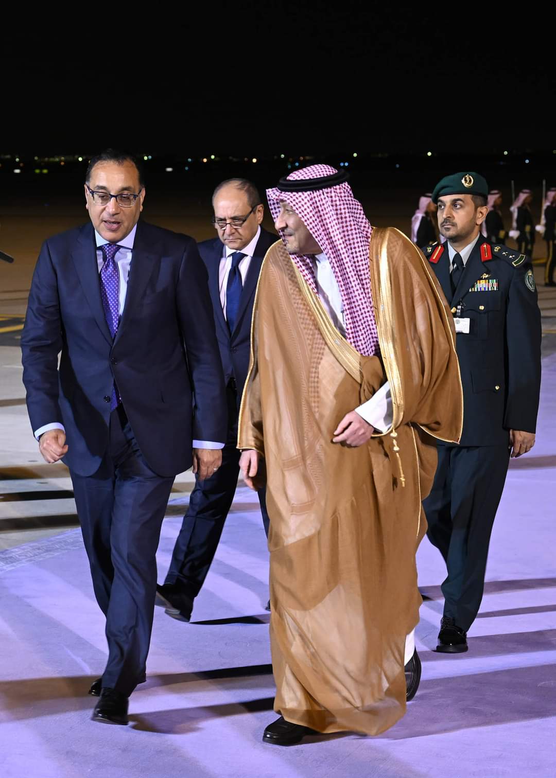 رئيس الوزراء يصل "الرياض" للمشاركة فى المنتدى الاقتصادى العالمى