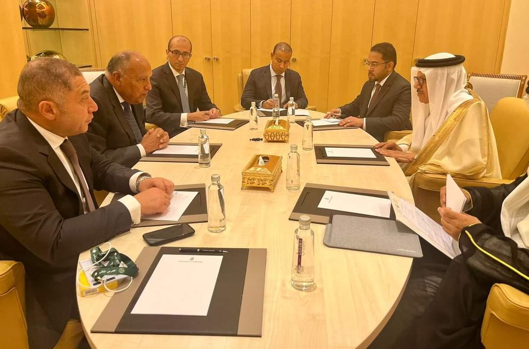 وزير الخارجية يبحث مع نظيره البحرينى وقف الإعتداءات الإسرائيلية ضد الفلسطينيين فى غزة