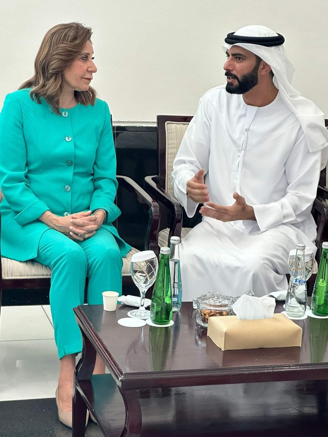 وزيرة الثقافة تبحث مع نظيرها الإماراتى دعم العلاقات الثقافية بين البلدين 