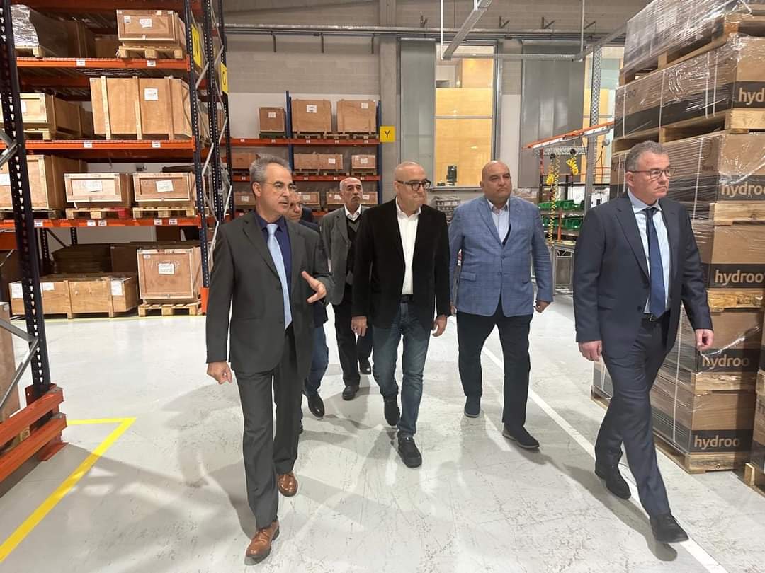 وزير الإسكان يزور مصنع شركة "Hydroo" الأسبانية