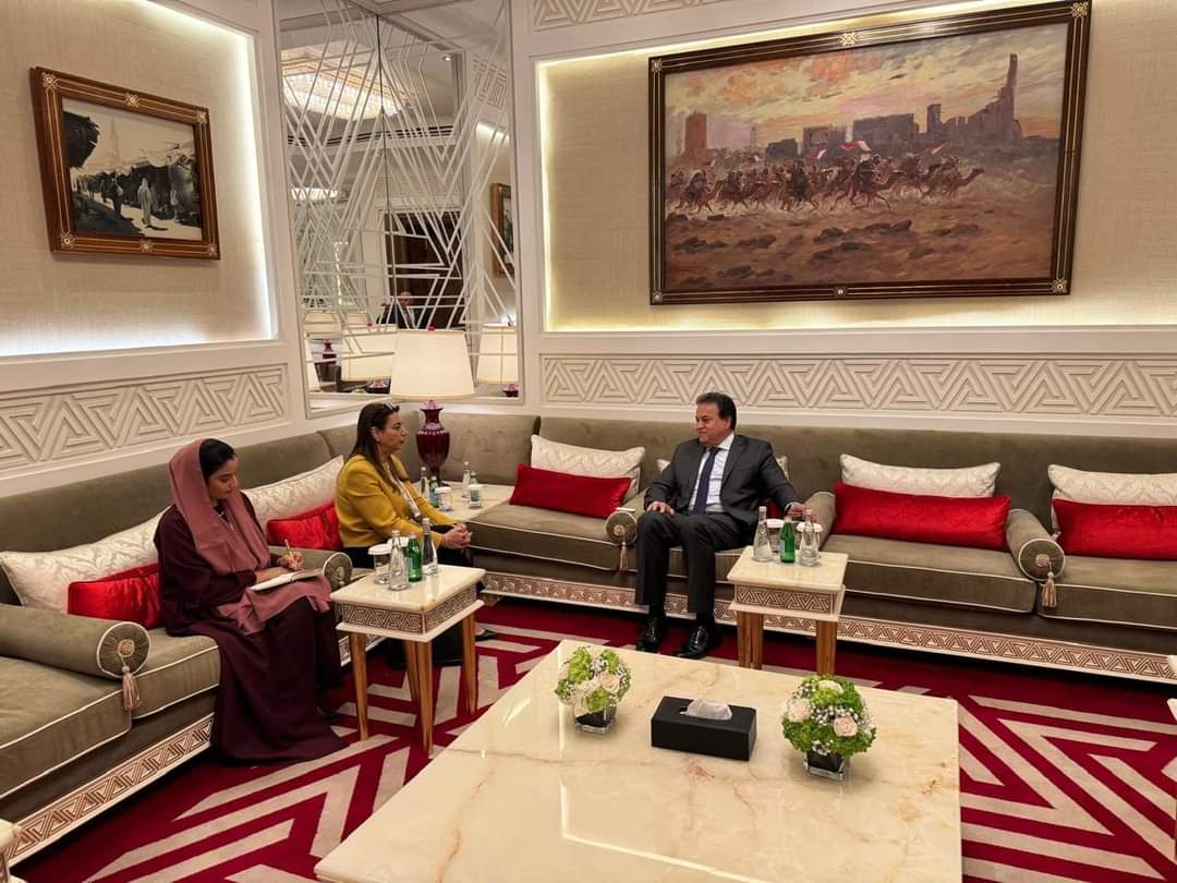 وزير الصحة يبحث مع ممثلى شركة «جونسون آند جونسون» التعاون في توفير الدواء وتطوير الأجهزة الطبية