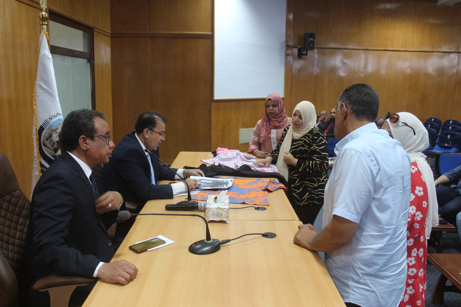 فصول تعليمية مؤقتة لأطفال فلسطين بجامعة جنوب الوادى