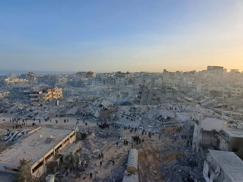 بعد انسحاب قوات الاحتلال الإسرائيلي .. عشرات الجثامين بمجمع الشفاء في غزة