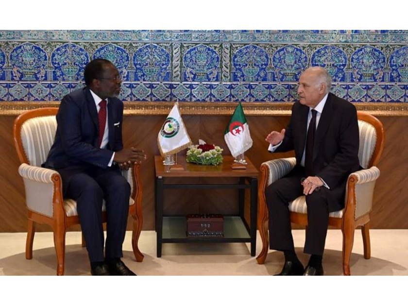 وزير الخارجية الجزائري .. يلتقي رئيس مفوضية إيكواس