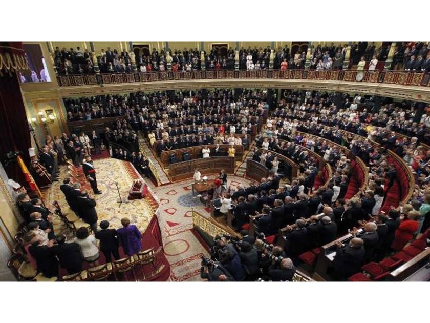 البرلمان الإسباني يوافق على مناقشة مبادرة .. تدعو إلى تسوية وضعية المهاجرين غير القانونيين