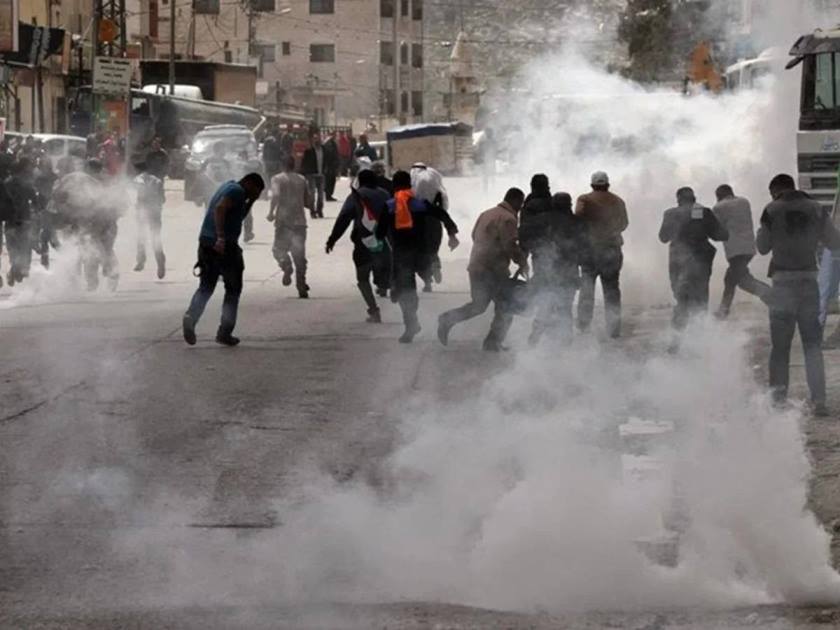 إصابة عدد من الفلسطينيين بالاختناق .. إثر اقتحام قوات الاحتلال قرية حوسان