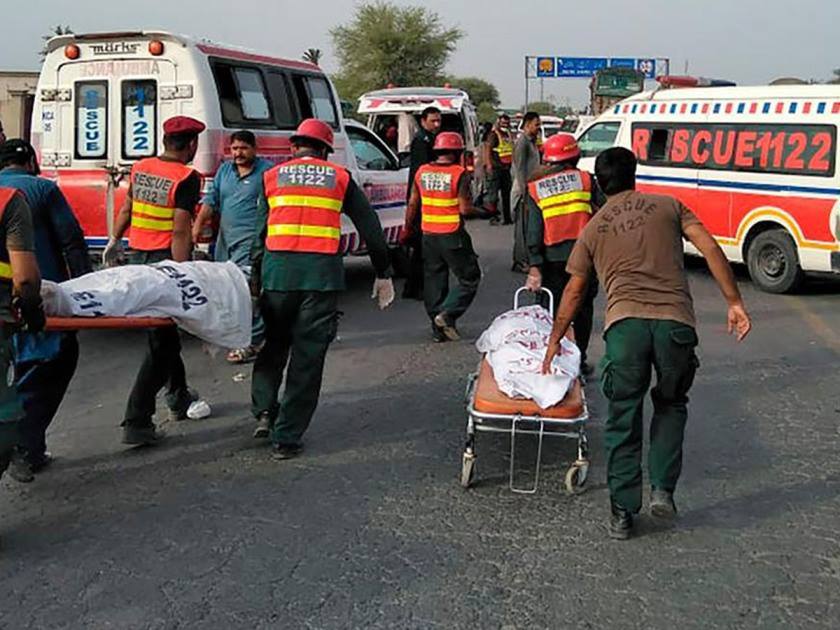 وفاة أربعة أشخاص وإصابة 25 آخرين .. في حادث تصادم بجنوب باكستان