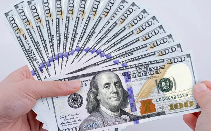 سعر الدولار عالميا اليوم الإثنين 8-4-2024