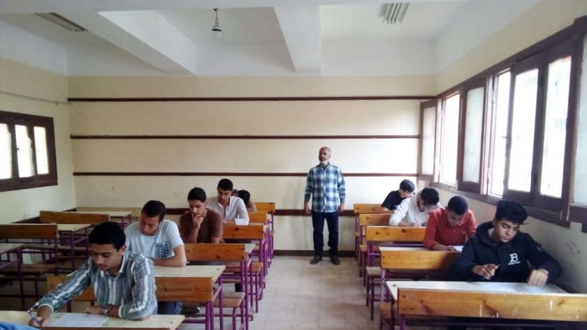 أسئلة تحير طلاب الإعدادية في امتحان اللغة العربية: الخلال وجمع الغراب