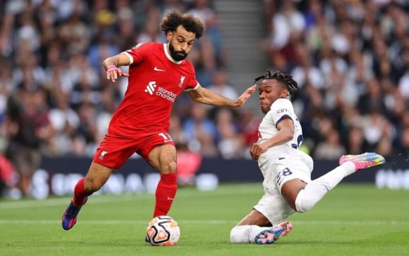 نجم ليفربول السابق يكشف مصير محمد صلاح مع الريدز بالموسم الجديد