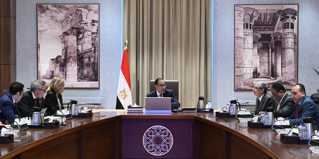 رئيس الوزراء يستعرض مشروعات الطاقة المتجددة مع الرئيس التنفيذى لشركة "سكاتك النرويجية" 