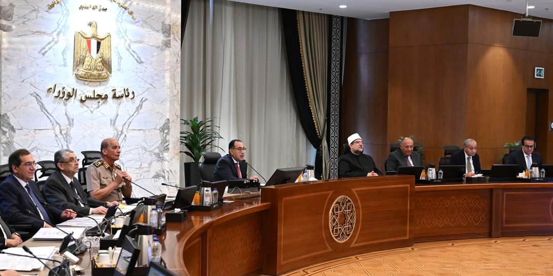 رئيس الوزراء يهنئ أبناء مصر الأقباط بالداخل والخارج بعيد القيامة المجيد