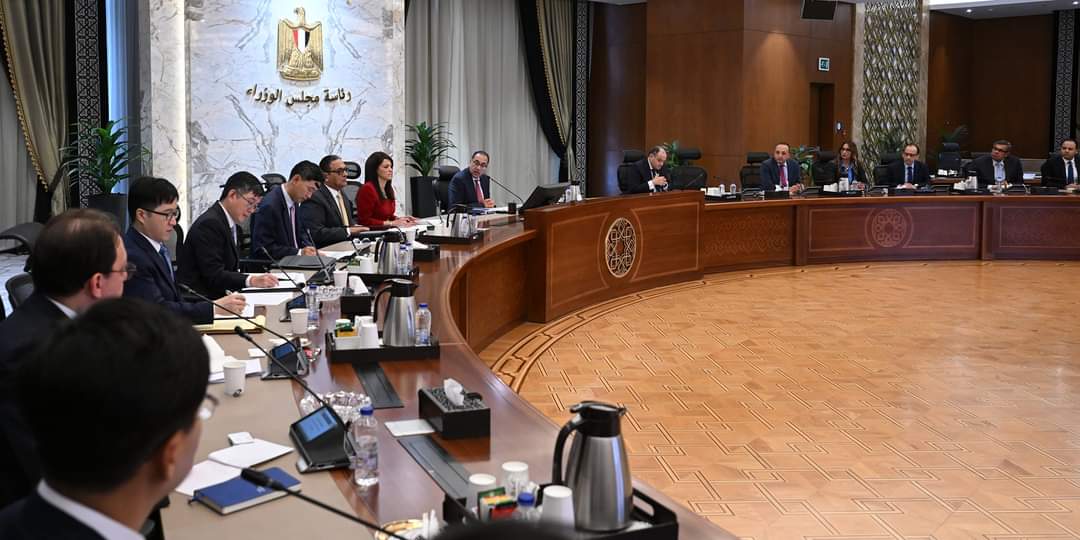 رئيس الوزراء يعقد اجتماعًا مع ممثلى 15 شركة كورية جنوبية بمصر