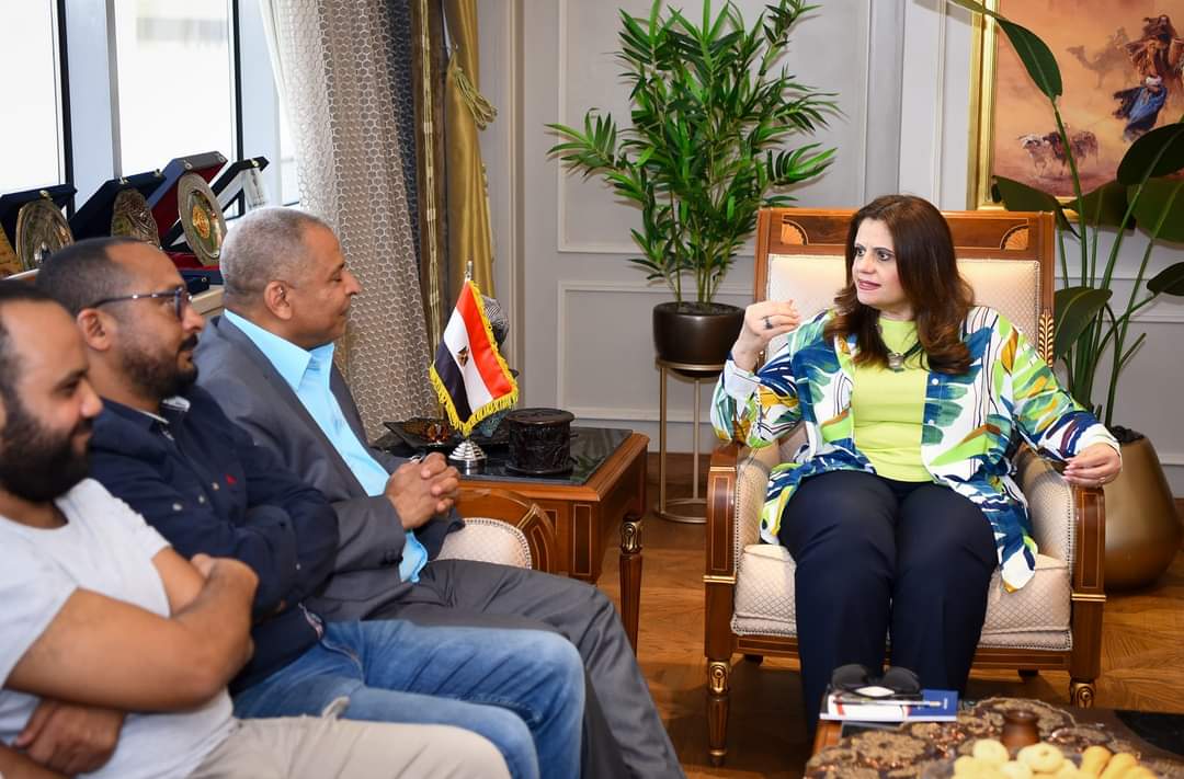 وزيرة الهجرة تحتفل بنجاح شباب المطرية في تنظيم أكبر مائدة إفطار رمضانية بمصر والشرق الأوسط