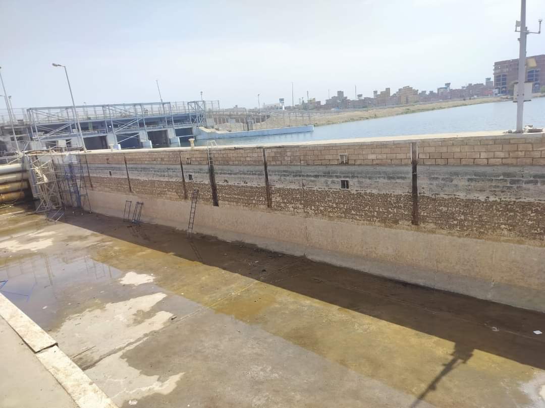 وزير الرى يتابع عملية تحديث أنظمة تشغيل بوابات هويس ومفيض سد دمياط 