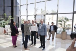 رئيس الوزراء يتفقد عددًا من المشروعات التنموية والخدمية بشرم الشيخ - FB IMG 1714824289457 300x200