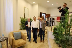 رئيس الوزراء يتفقد عددًا من المشروعات التنموية والخدمية بشرم الشيخ - FB IMG 1714824314593 300x200