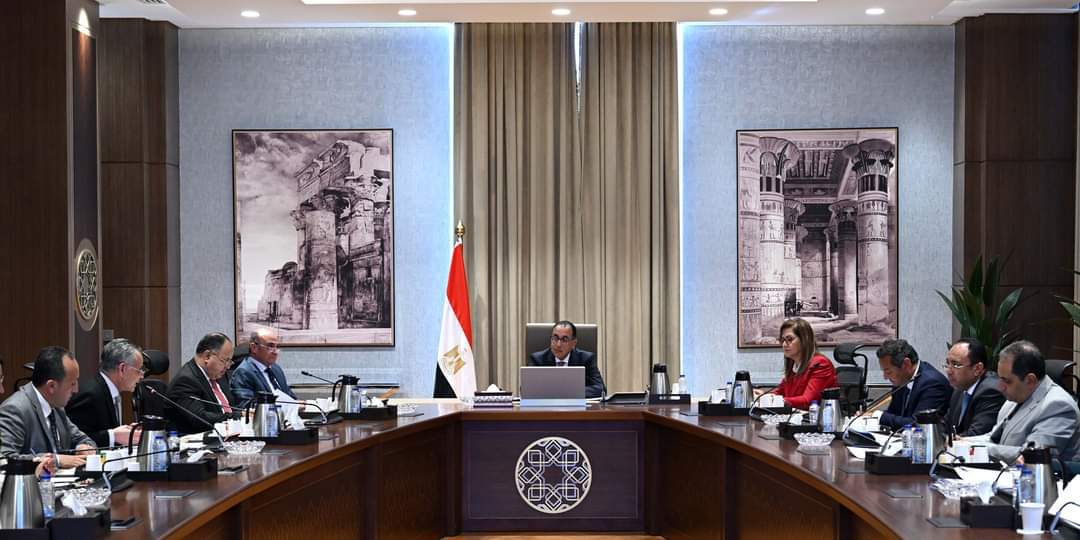 رئيس الوزراء يتابع موقف التعديلات المقترحة على قانون المناطق الاقتصادية