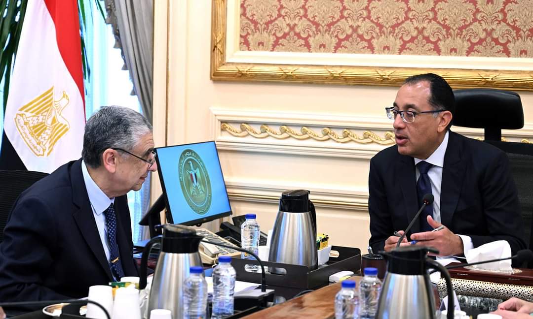مدبولى يتابع مع وزير الكهرباء موقف المشروعات الجارى تنفيذها
