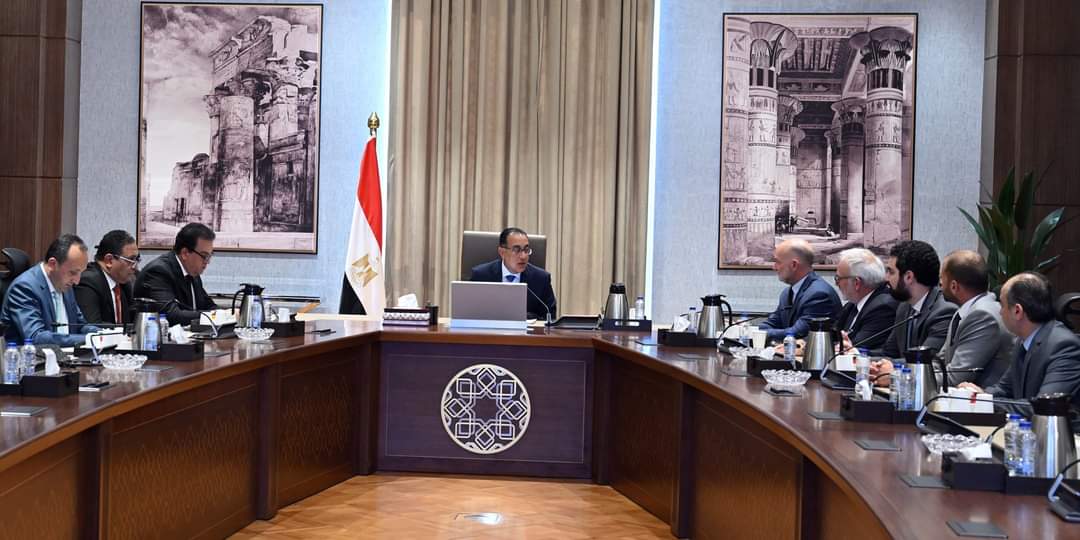 رئيس الوزراء يتابع جهود إقامة مركز جوستاف روسى لعلاج الأورام بمصر