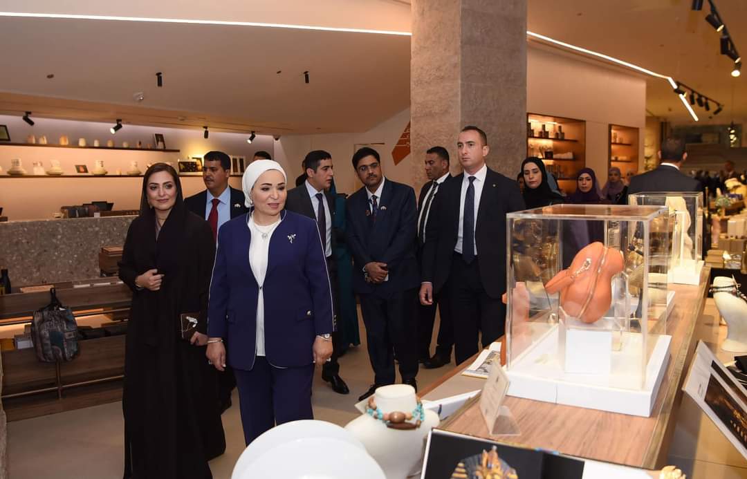 قرينة الرئيس : سعيدة بمشاركة السيدة الجليلة حرم جلالة سلطان عمان زيارة المتحف المصرى الجديد