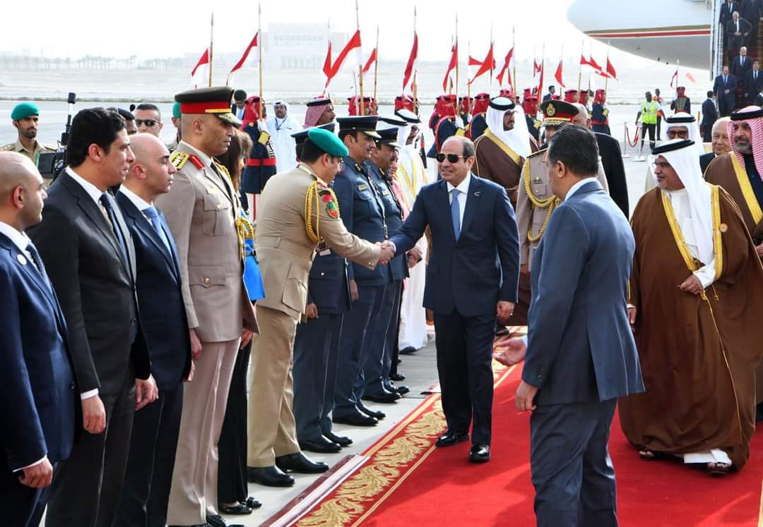 الرئيس السيسى يصل البحرين