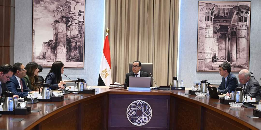 رئيس الوزراء يتابع مع مسئولى البنك الدولى جهود تنفيذ وثيقة سياسة ملكية الدولة وحوكمة الشركات