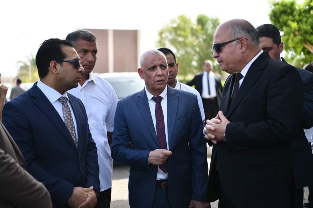 محافظ قنا يتفقد أعمال إنشاء مبنى السلامة والصحة المهنية 