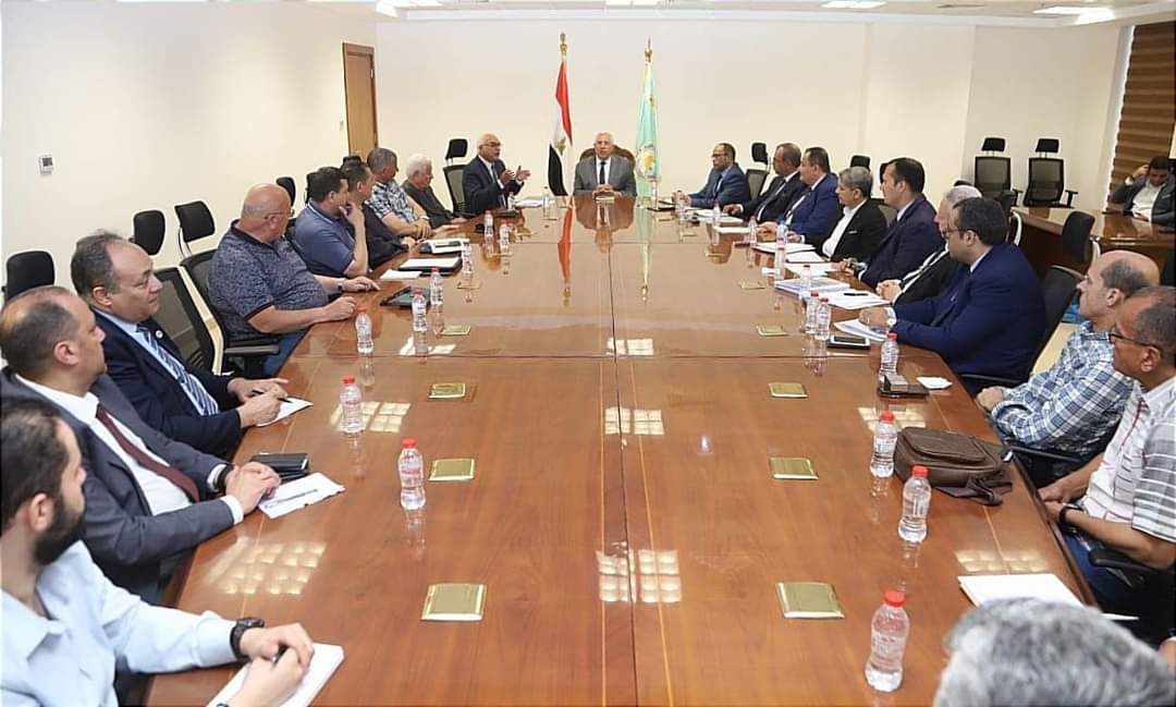 وزير الزراعة يتوعد المقصرين عن صرف الأسمدة فى مواعيدها المقررة