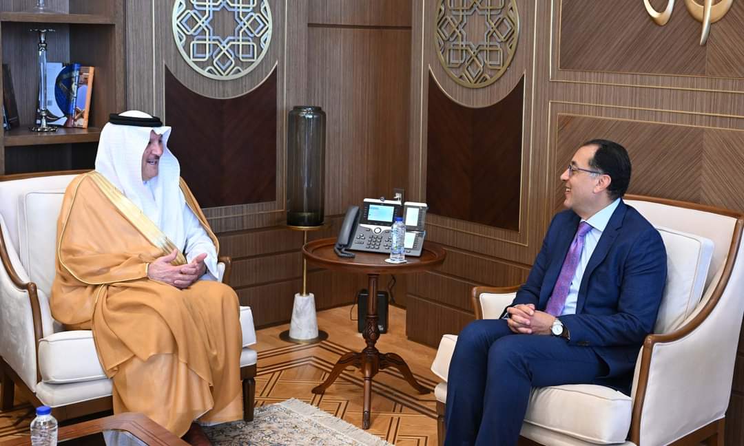 رئيس الوزراء يلتقى السفير السعودى بالقاهرة بمناسبة انتهاء مهام عمله