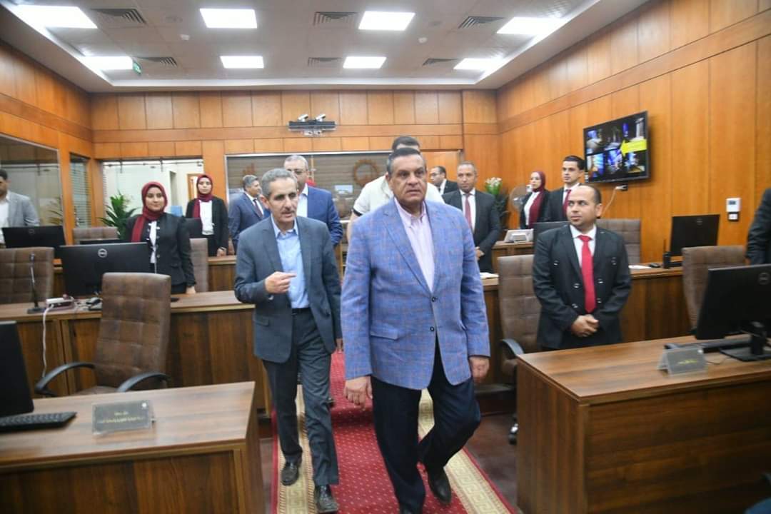 وزير التنمية المحلية ومحافظ الغربية يتفقدان مركز سيطرة الشبكة الوطنية ووحدة المتغيرات المكانية 