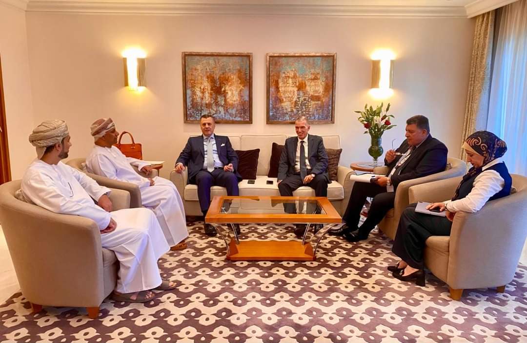 وزير السياحة والآثار يعقد عددًا من اللقاءات بسلطنة عمان لتعزيز التعاون 