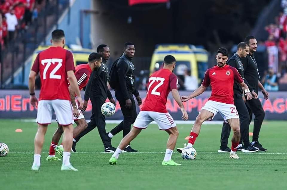 استقبال كبير للاعبى الأهلي من الجماهير