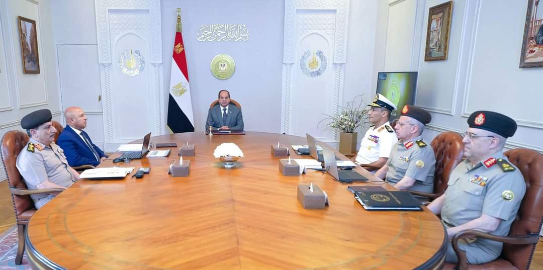 الرئيس يوجه بمواصلة تطوير شبكة الموانئ المصرية