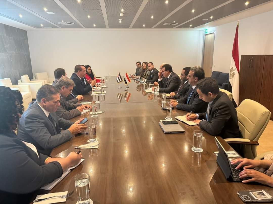 وزير الصحة يناقش مع نظيره الكوبي مستجدات التعاون في تصنيع الأدوية 