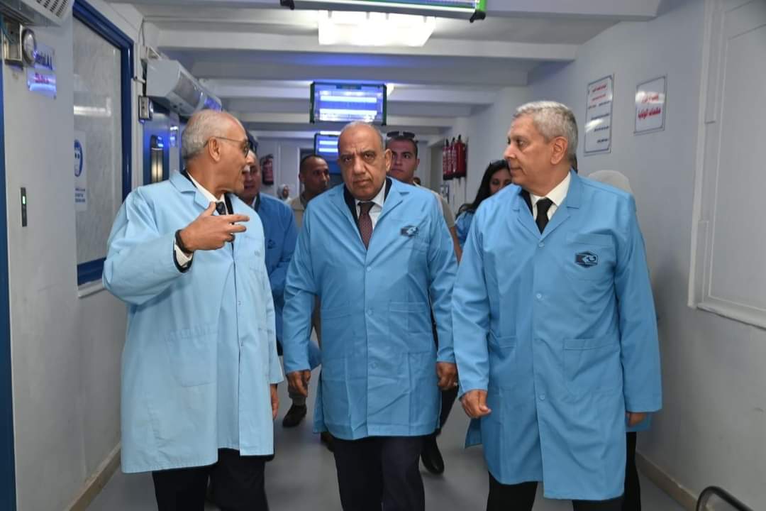 وزير قطاع الأعمال يتفقد مشروعات تحديث وتطوير خطوط الإنتاج بشركة القاهرة للأدوية