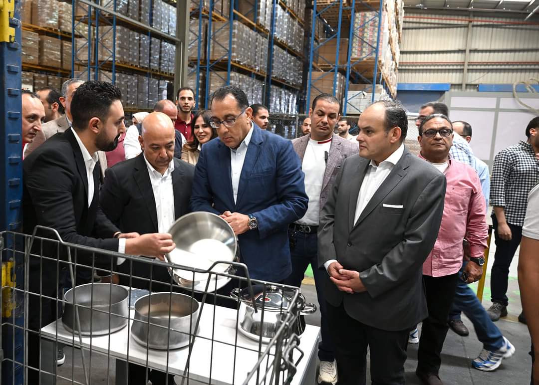 مدبولي:نحرص على زيارة المشروعات الصناعية الرائدة التي تُسهم فى تعميق الصناعة وزيادة الصادرات وخلق فرص عمل جديدة